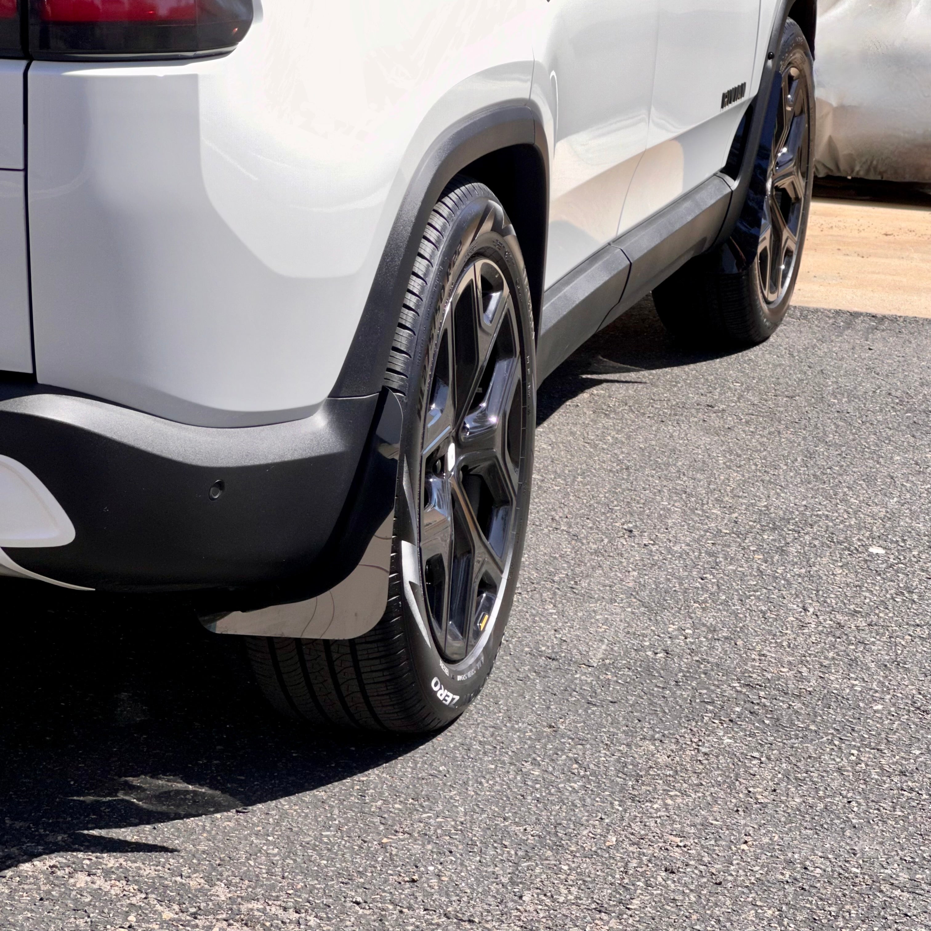 Mudflaps - Glossy Black - Fits Rivian R1S / R1T Vehicles – RPM RIV